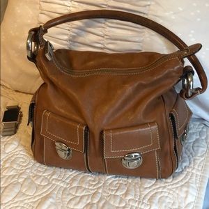 🗣Marc Jacobs tan hobo 👝. Pink bag not included.